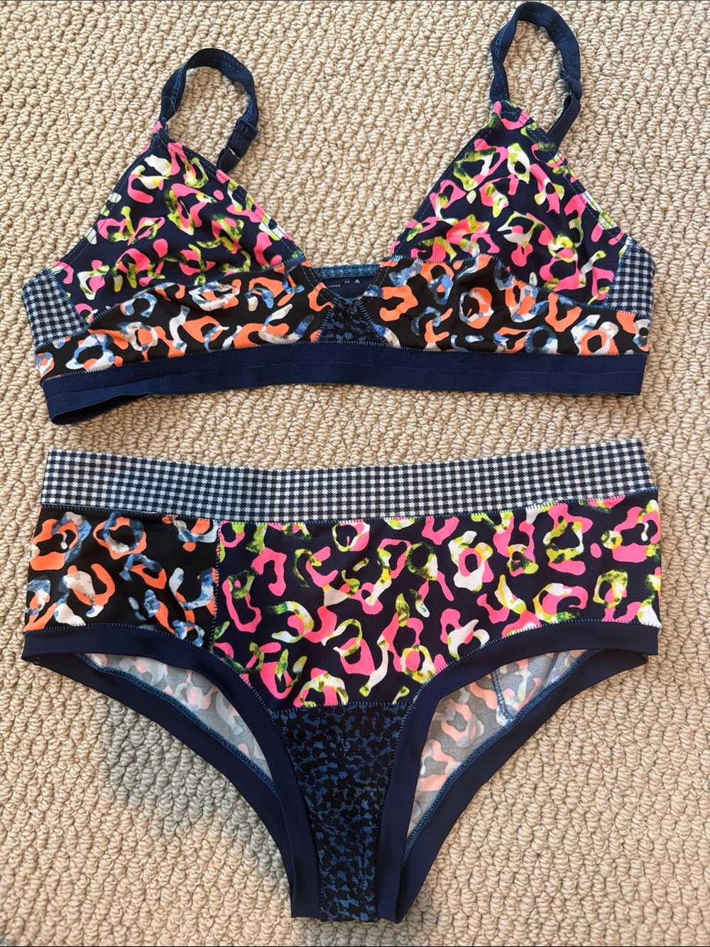 Xirena Colorful Swim Set - size Large Navy Trim